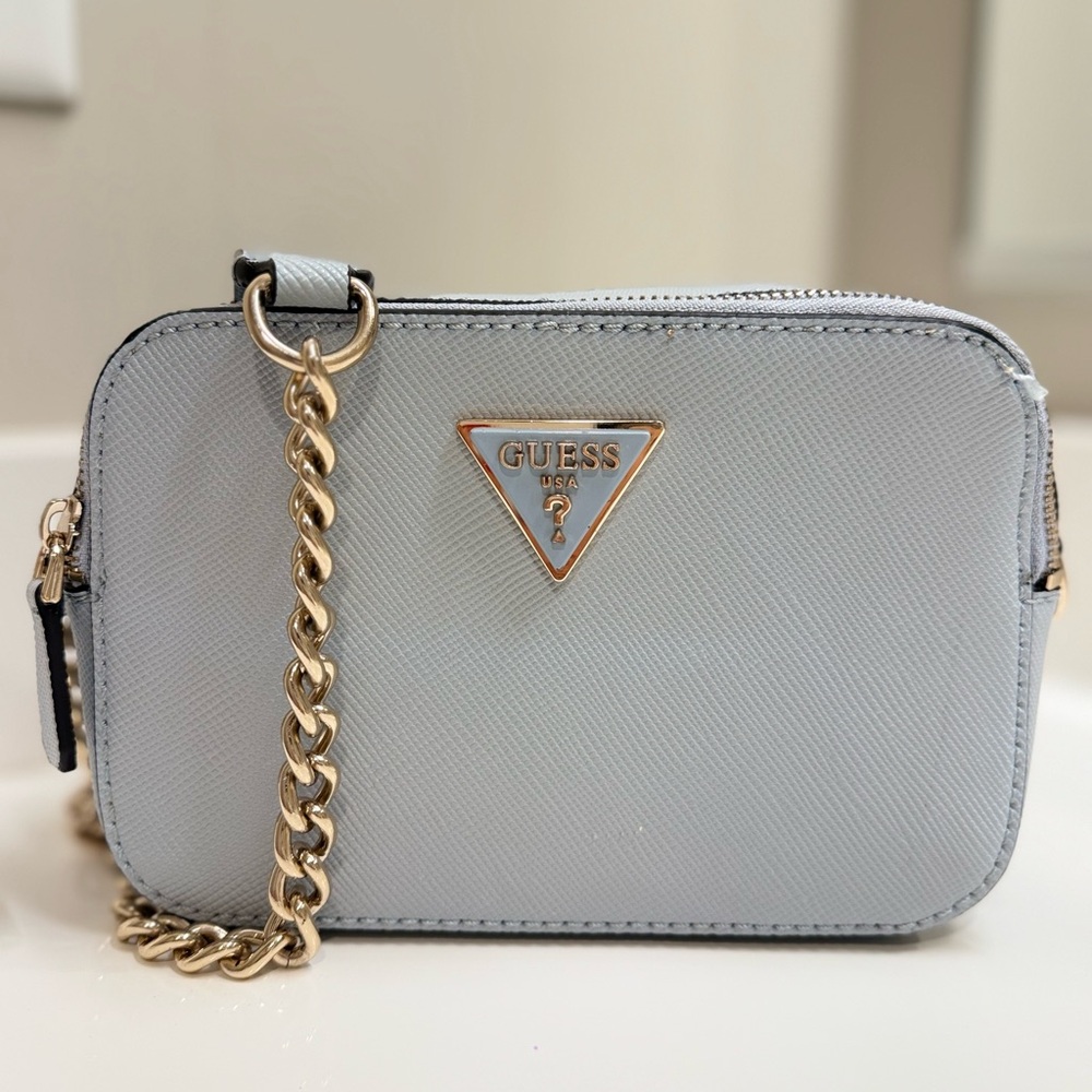 GUESS NOELLE CROSSBODY CAMERA BAG